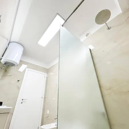 2 Bedroom 941 Apartment