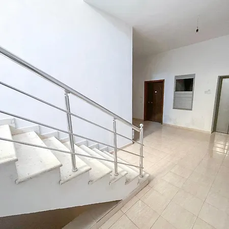 2 Bedroom 941 Apartment *