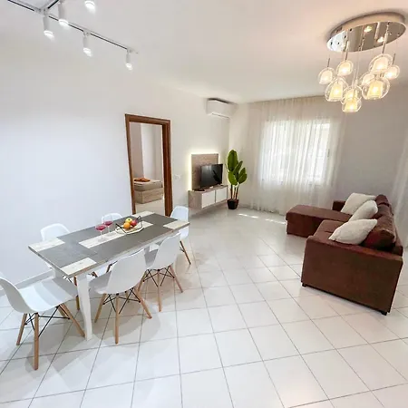 아파트 2 Bedroom 941 *