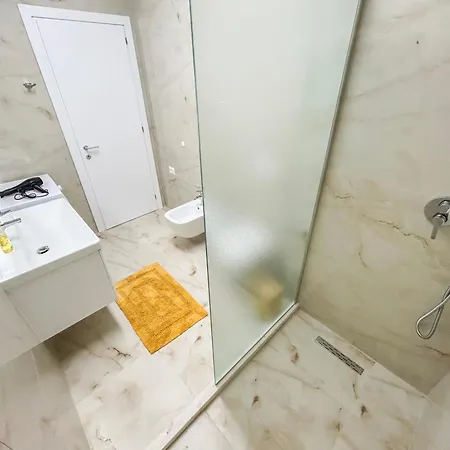 2 Bedroom 941 Apartment *