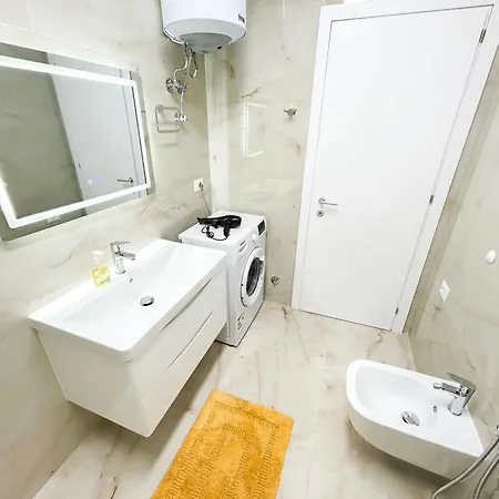 Apartment 2 Bedroom 941 *
