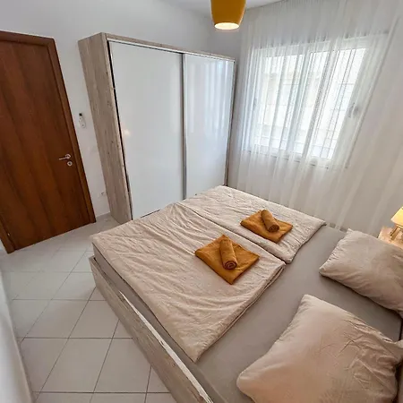2 Bedroom 941 *