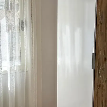 2 Bedroom 941 Apartment *