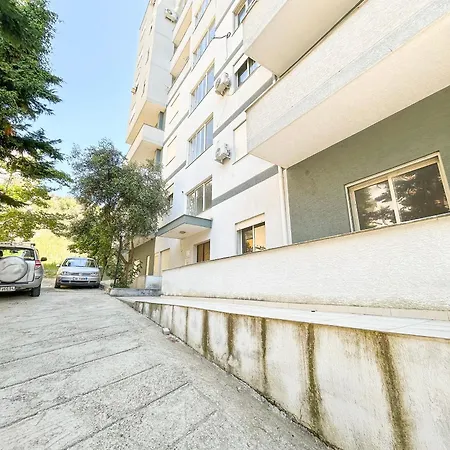 2 Bedroom 941 Apartment