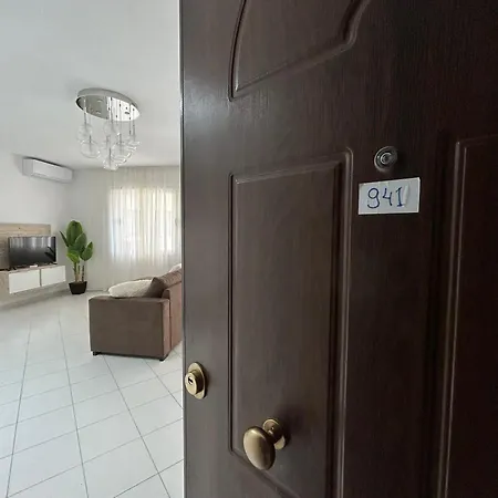 2 Bedroom 941 Apartment *