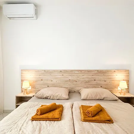2 Bedroom 941 Apartment *