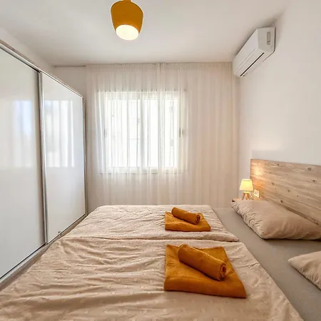 2 Bedroom 941 *